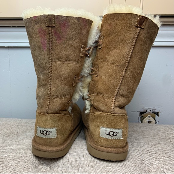 UGG Girls' Bailey Button Triplet II Boots - Picture 4 of 15